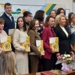 Вітаємо доцента кафедри Надію ШЕЙКІНУ! 11.12.2023 під час засідання Вченої ради НФаУ доцент кафедри Надія Шейкіна була нагороджена Подякою за активну участь у проєкті МЕТРОШКОЛА "Чарівний світ фармації" 24-25 жовтня 2023